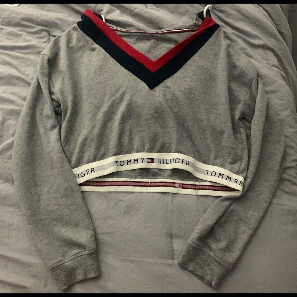 🚨OFFERNOW🚨TOMMY HILFIGER CROPPED HOODIE